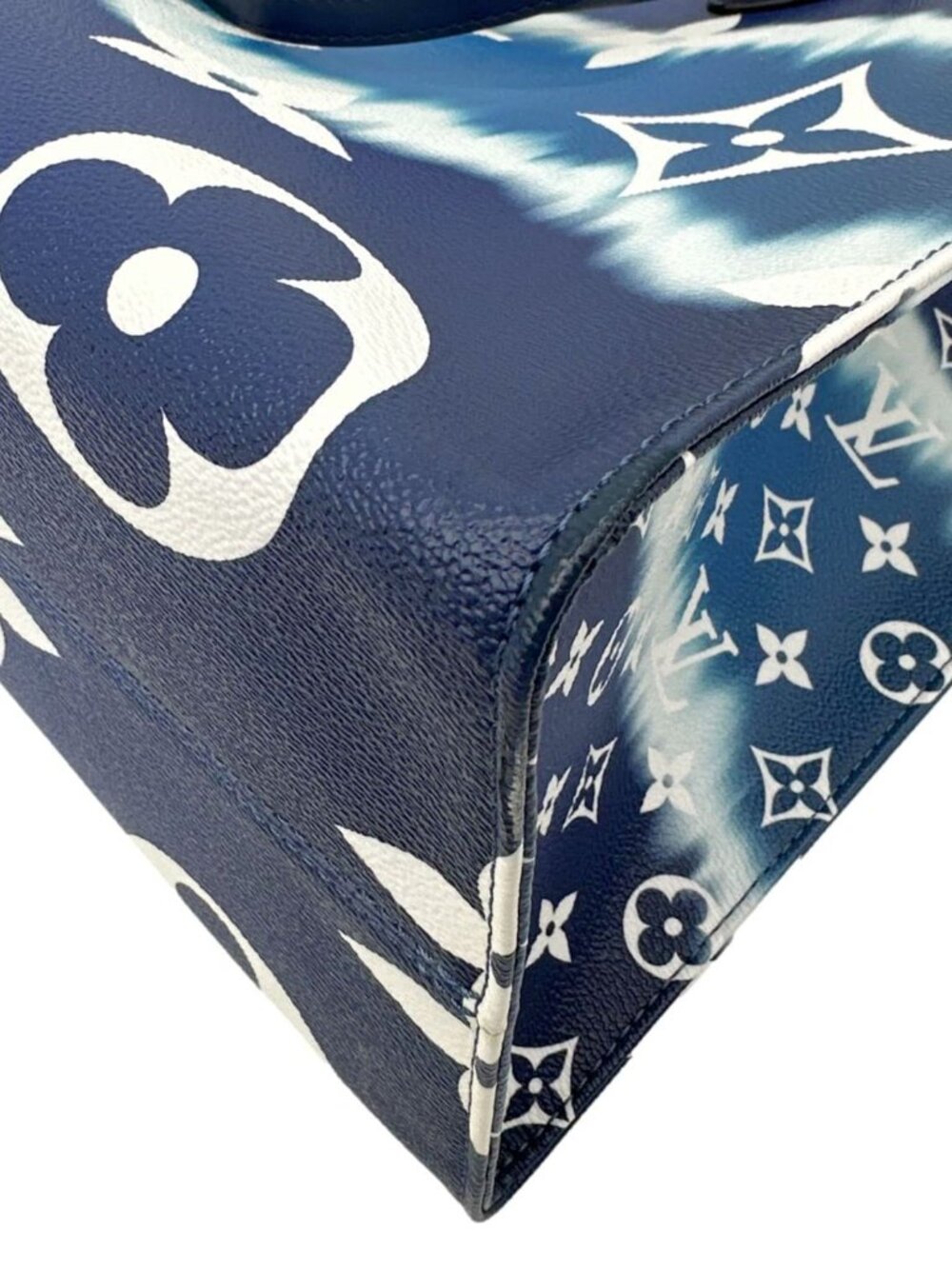 Louis Vuitton  Onthego GM Monogram Escale Canvas Shoulder Bag Blue - Picture 6 of 12